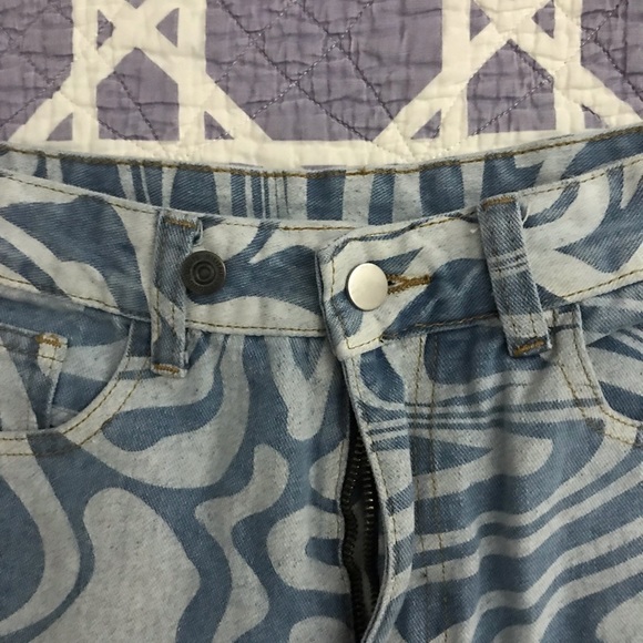 Wavy Print Jeans - Picture 2 of 3